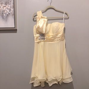 Pale Yellow One-Shoulder Bridesmaid Dress